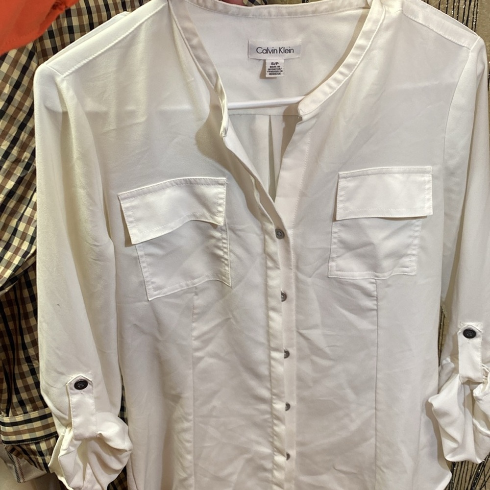 Women’s white button up shirt.!